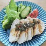 鶏むね肉の梅しそソース